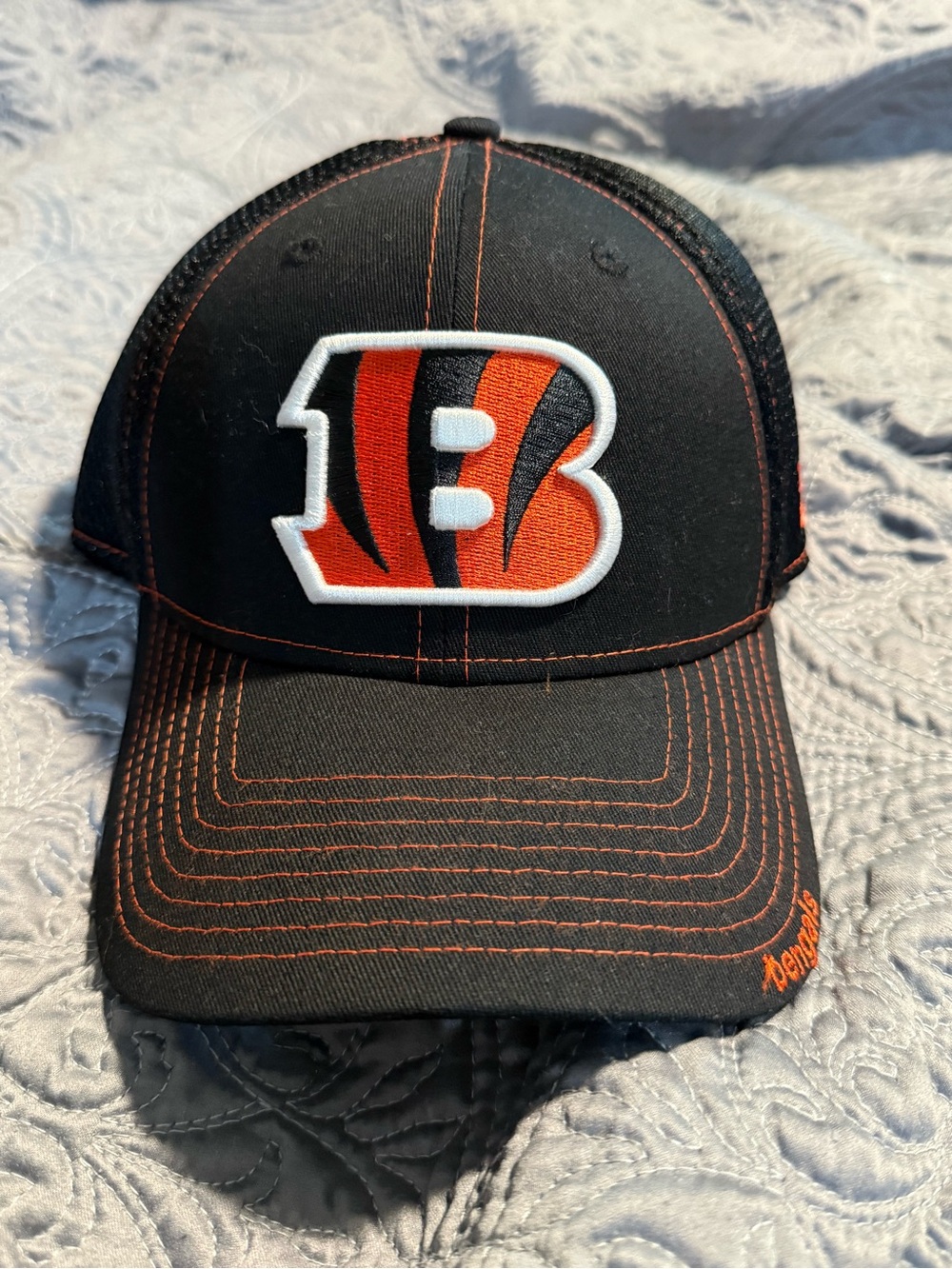 New Era Men’s Black & Orange Logo Fitted Cap